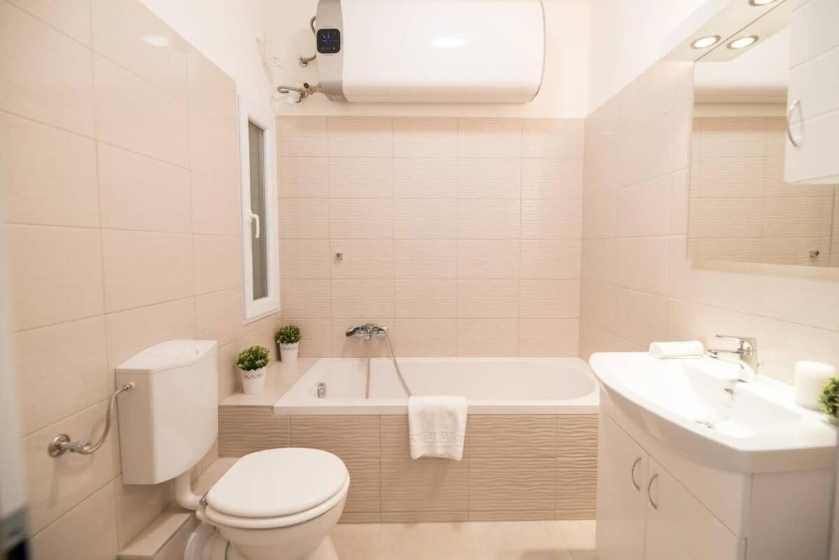 Trendy Central Apartment At Castle Budapest Luaran gambar
