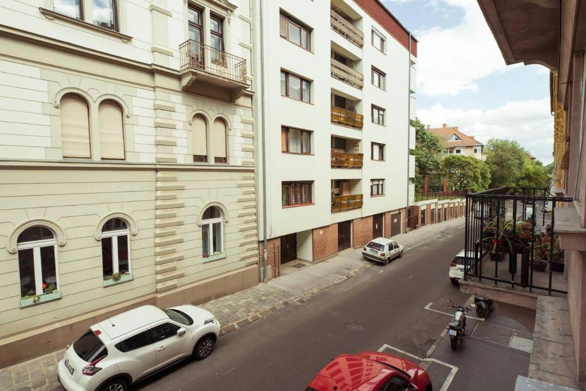 Trendy Central Apartment At Castle Budapest Luaran gambar